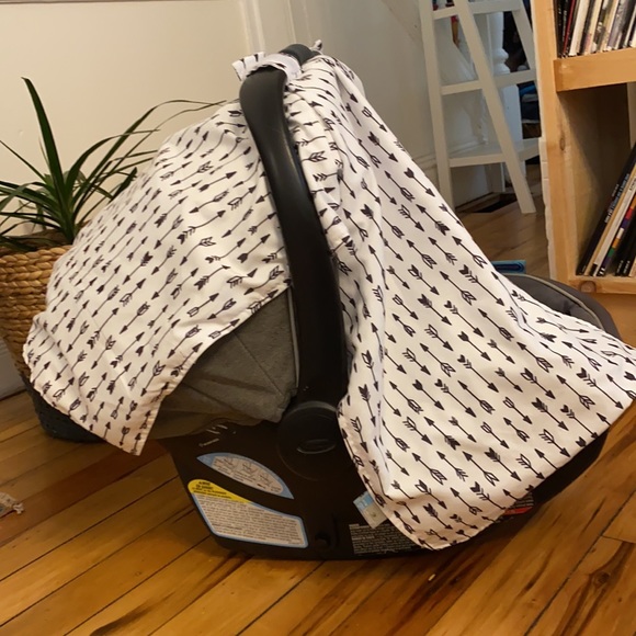 On the Goldbug Car Seat Cover - Picture 3 of 6